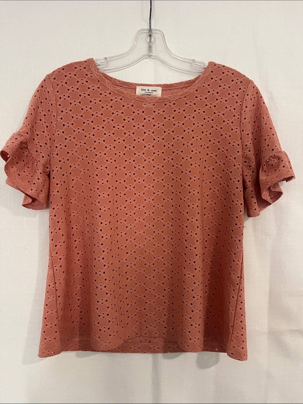 Kim & Cami Rust Eyelet Ruffle Sleeve Tee